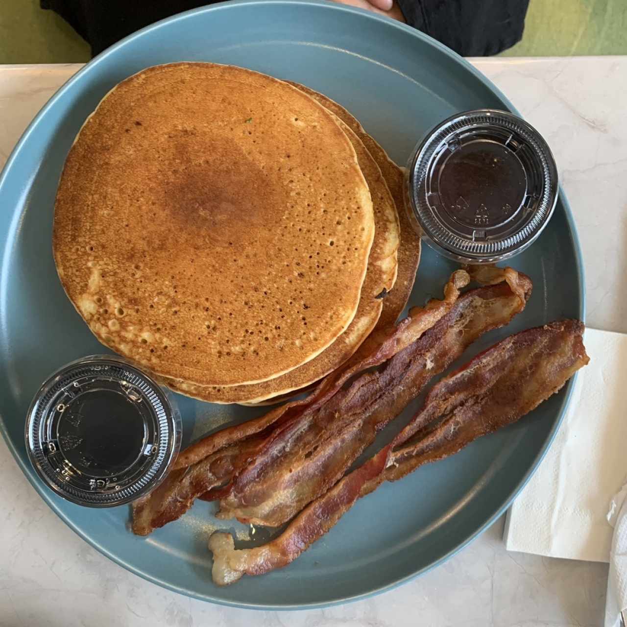 DESAYUNO - PANCAKES & BACON