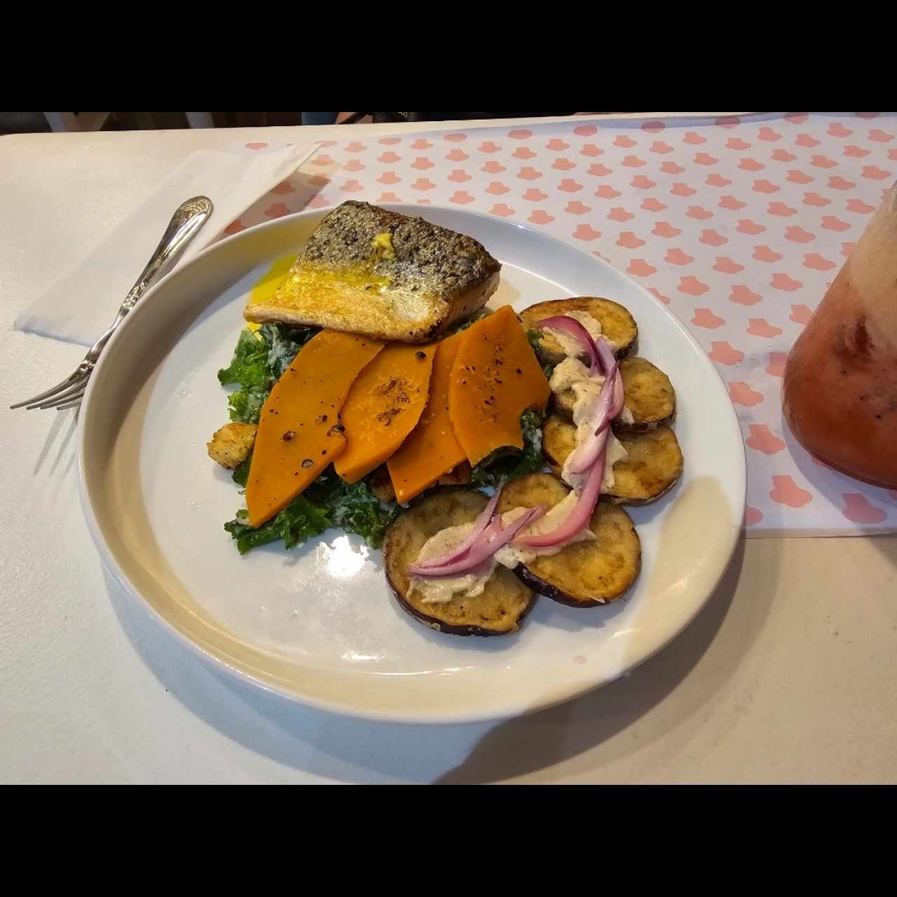 PLATOS FUERTES - Salmon Bowl