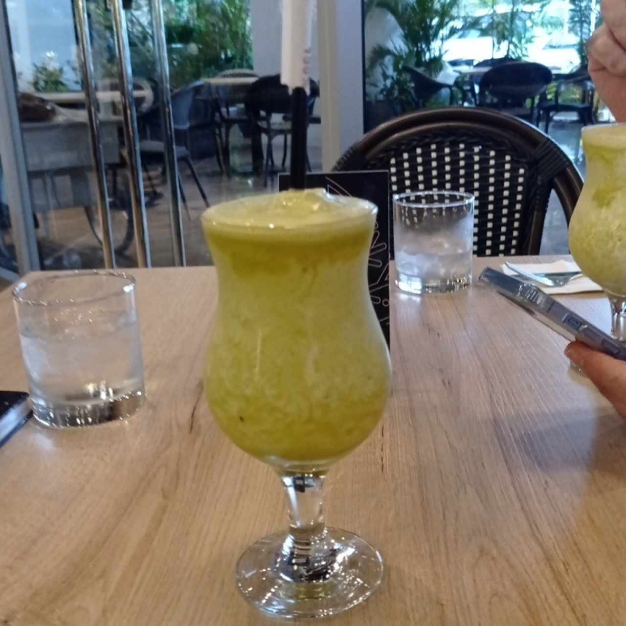 jugo de piña y hierba buena 