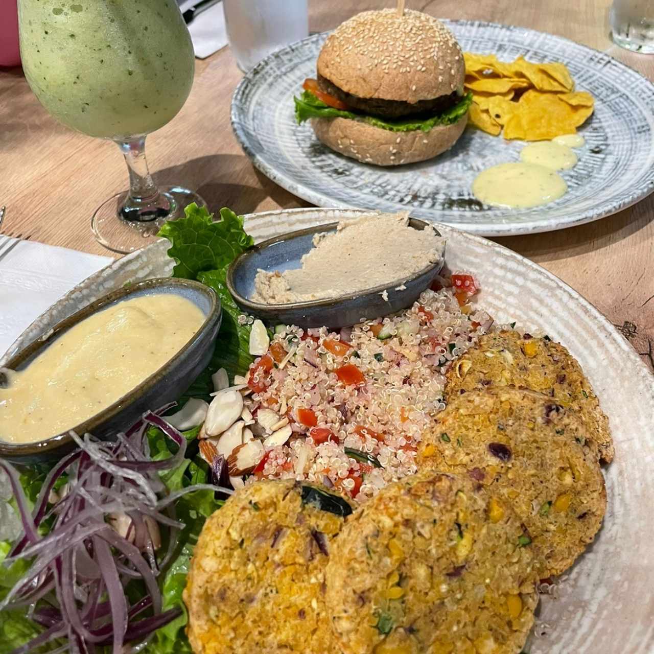 Green energy, bowl árabe y lentil burguer