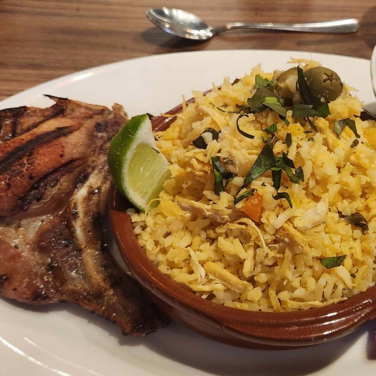 chuleta y arroz con pollo menu ejecutivo