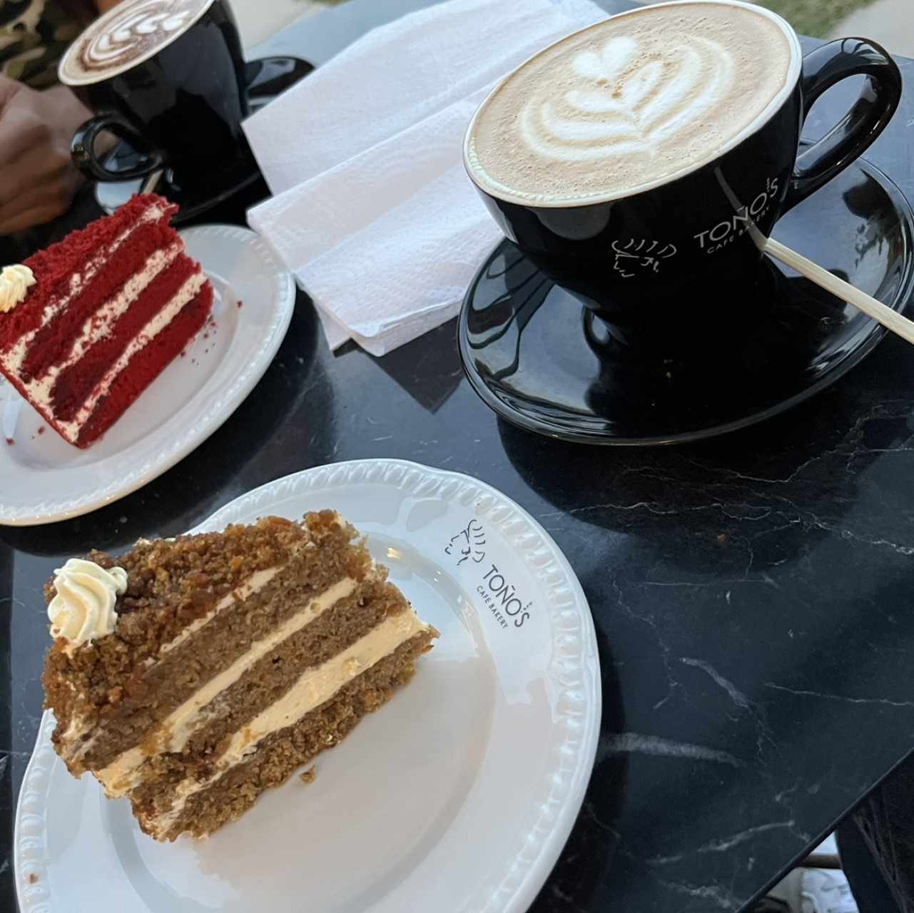 Capuccino de vainilla y dulce de zanahoria y red velvet