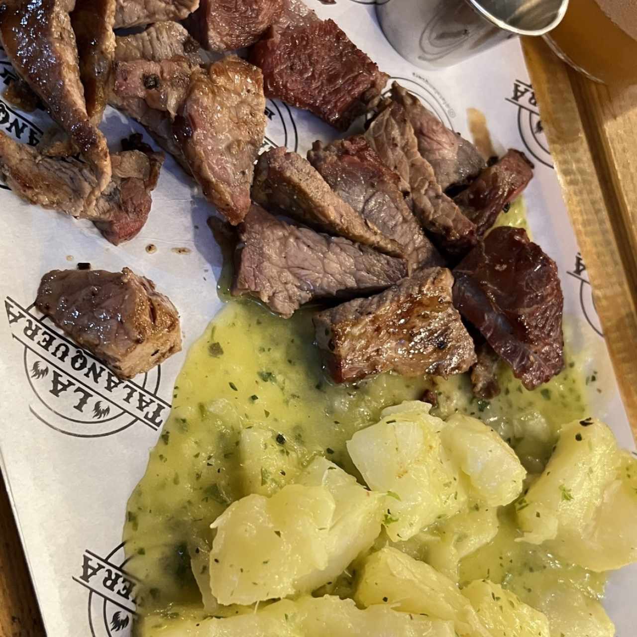 Parrillada de Carne y Yuca