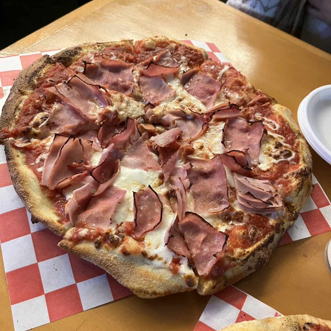 Pizza con jamón