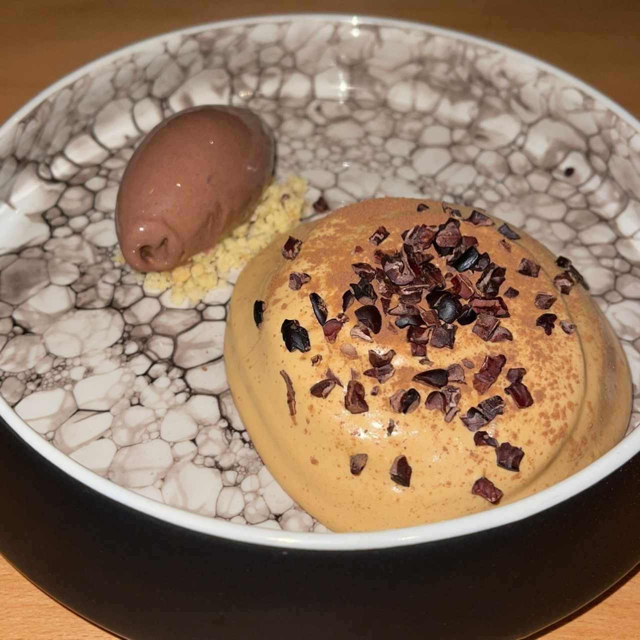 Alfajor con helado de chocolate