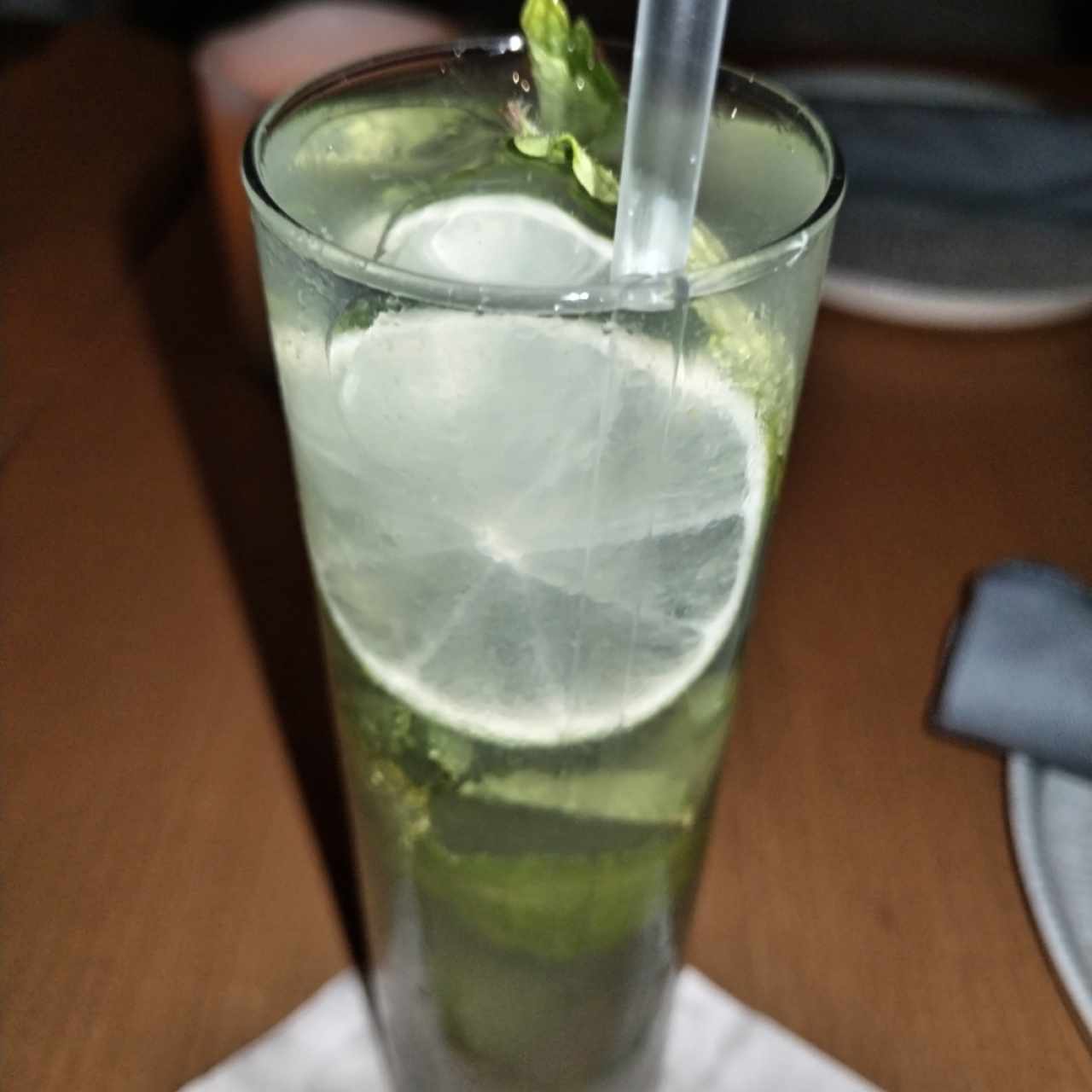 Limonada con hierba buena