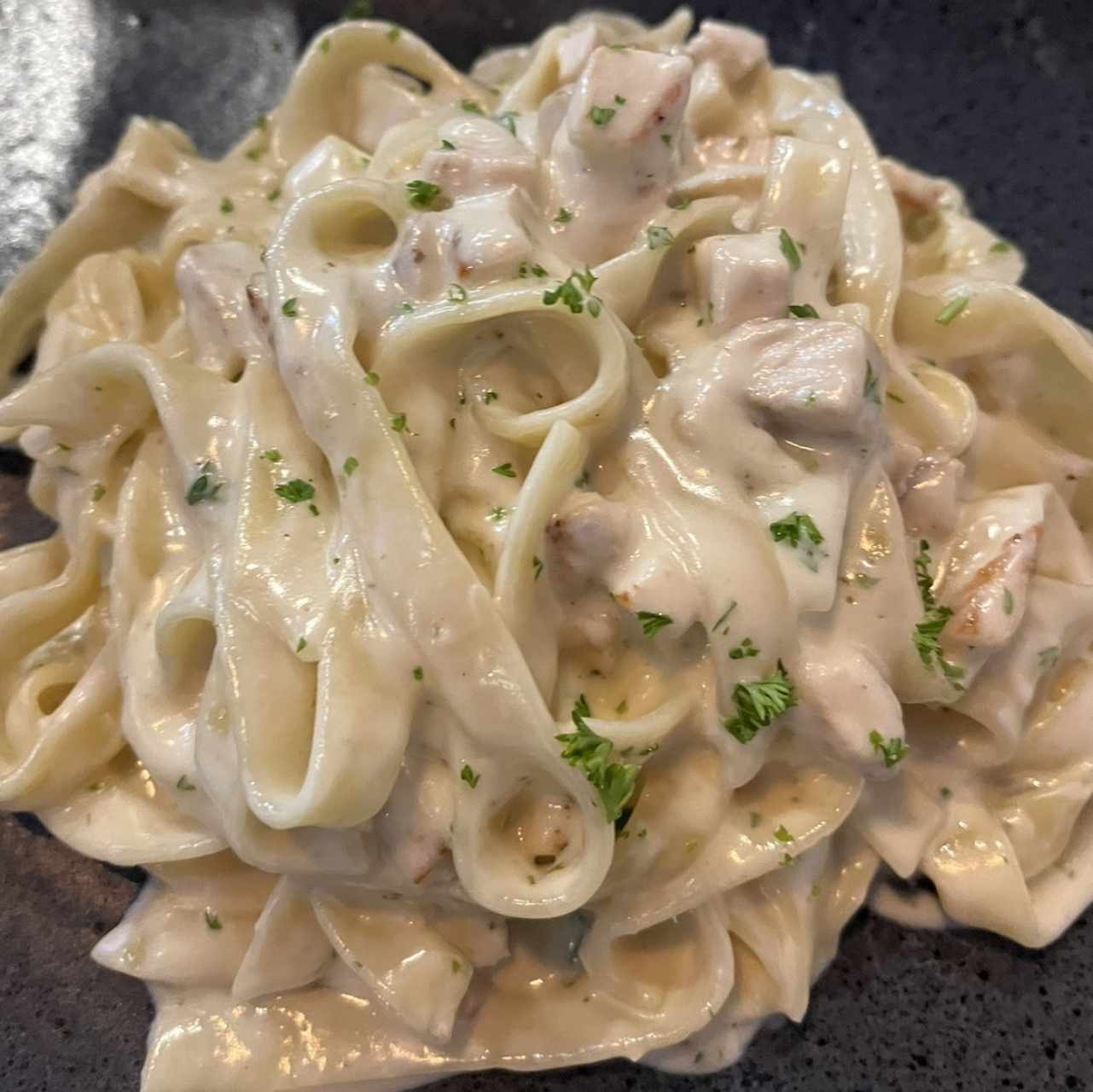 Pasta Alfredo con pollo