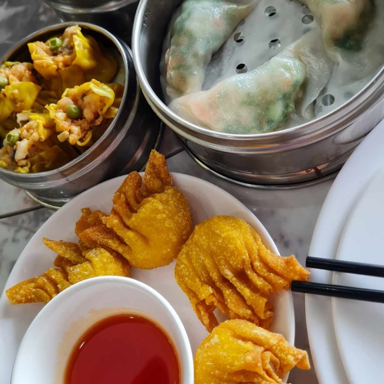 siumai con kimchi, yichilao y wanton frito