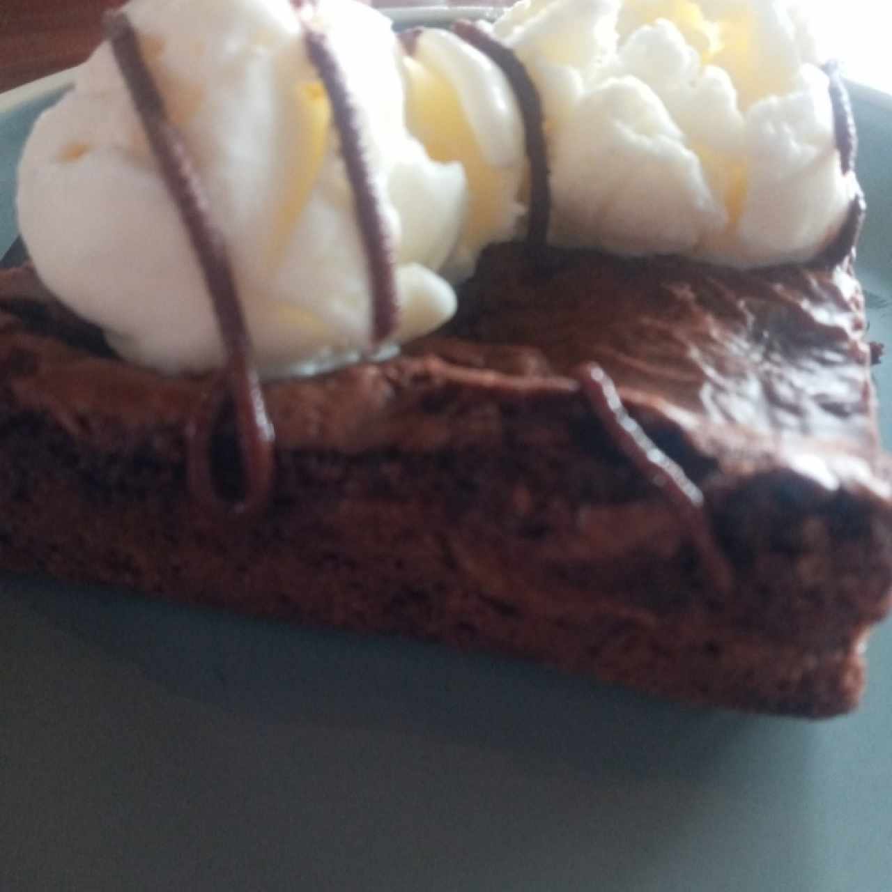 brownie con helado