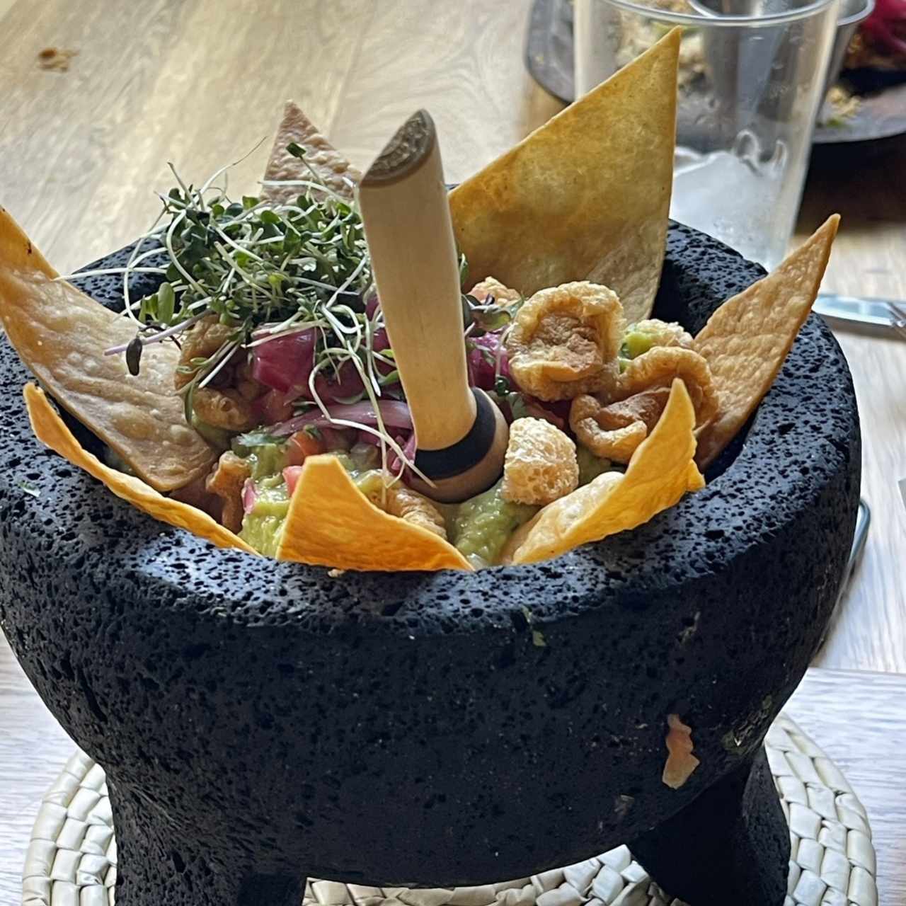 GUACAMOLE CON DADOS DE CHICHARRON