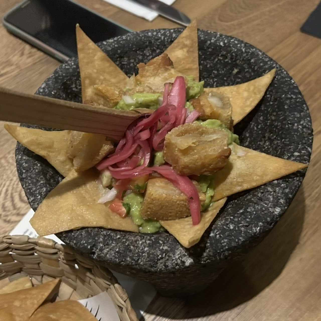 GUACAMOLE CON DADOS DE CHICHARRON