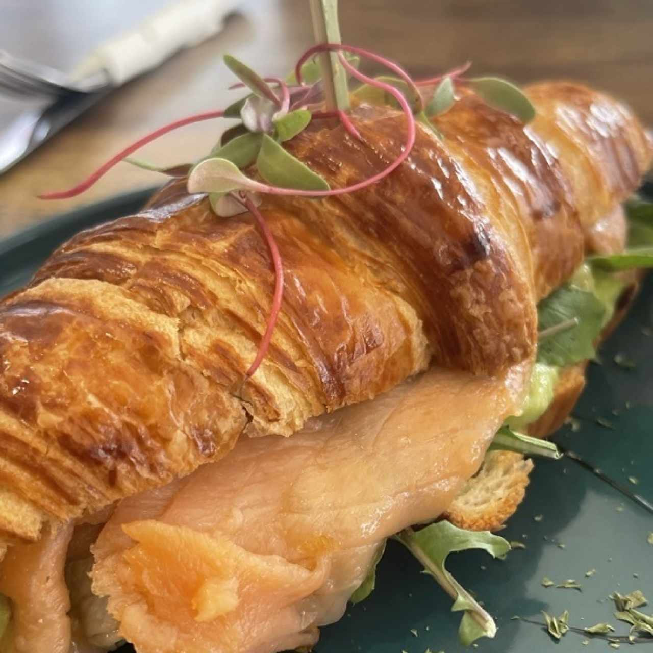 Breakfast - CROISSANT SALMON AVOCADO