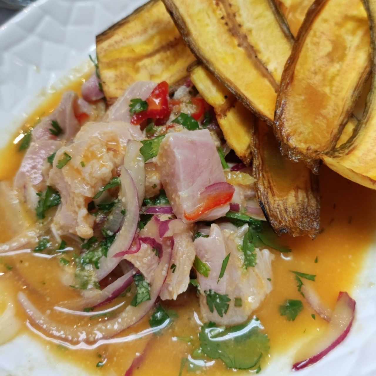 Ceviche de pescado blanco con maracuyá