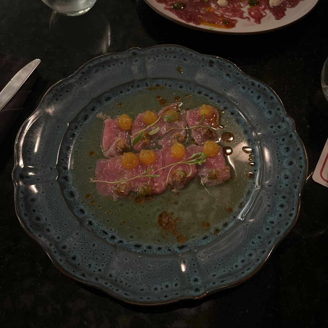 Tiradito Mediterraneo Acompañado de Leche de Tigre con Infusión