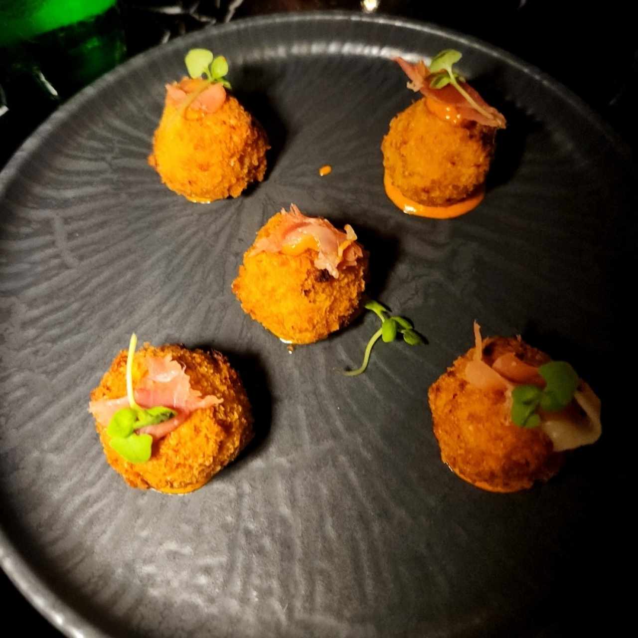 Croquetas de Jamón serrano con Alioli Rostizado