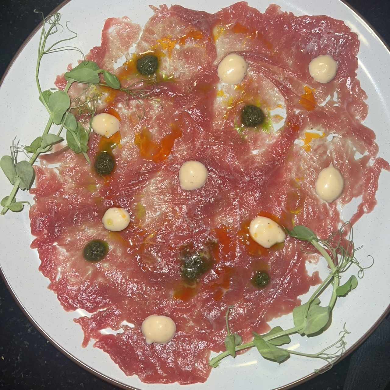 Tiradito Mediterraneo Acompañado de Leche de Tigre con Infusión