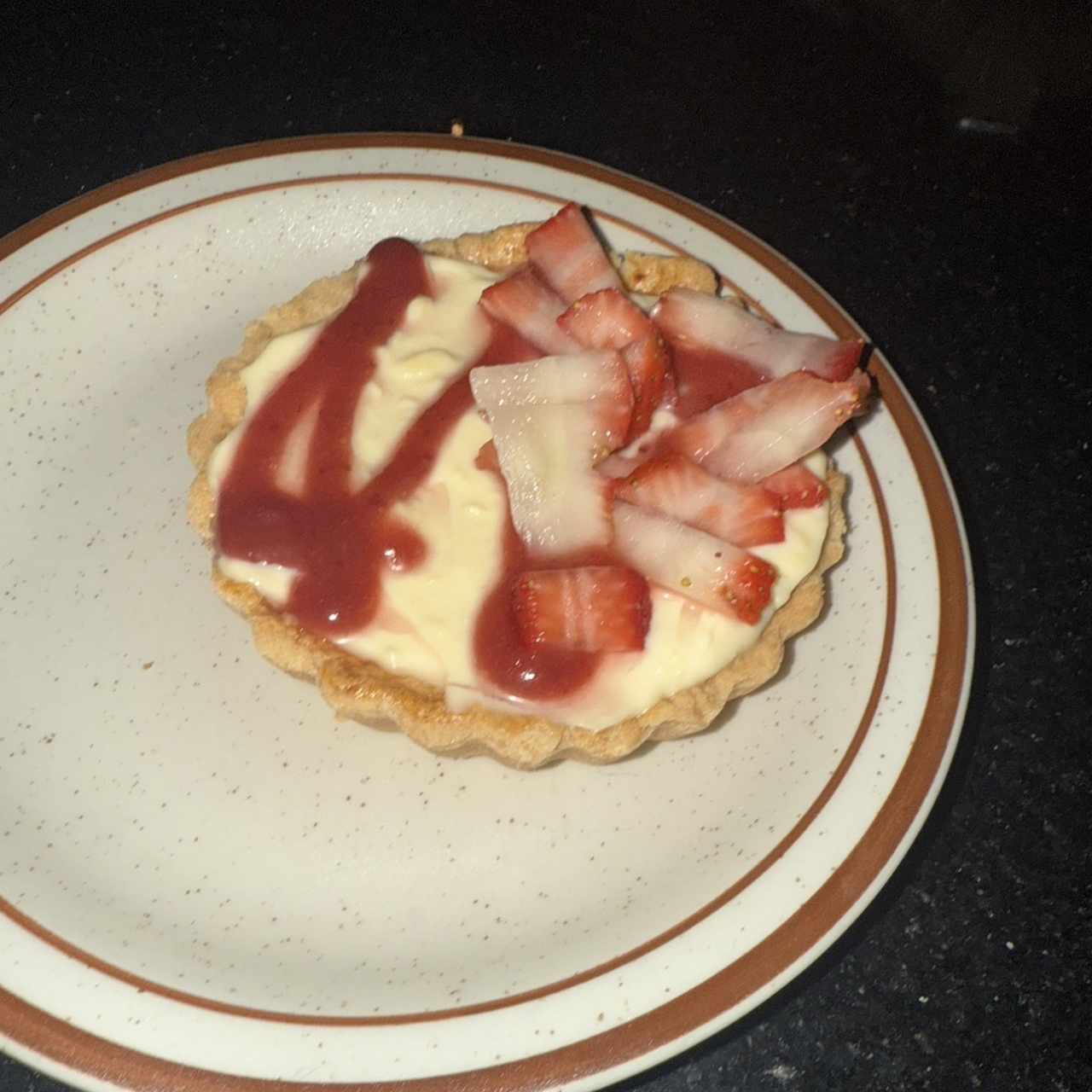 Tarta Vasca con Caramelo y Fresas