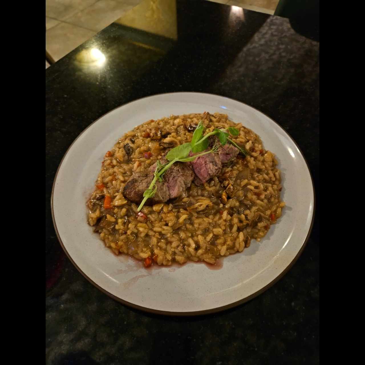 arroz meloso de hongos y res