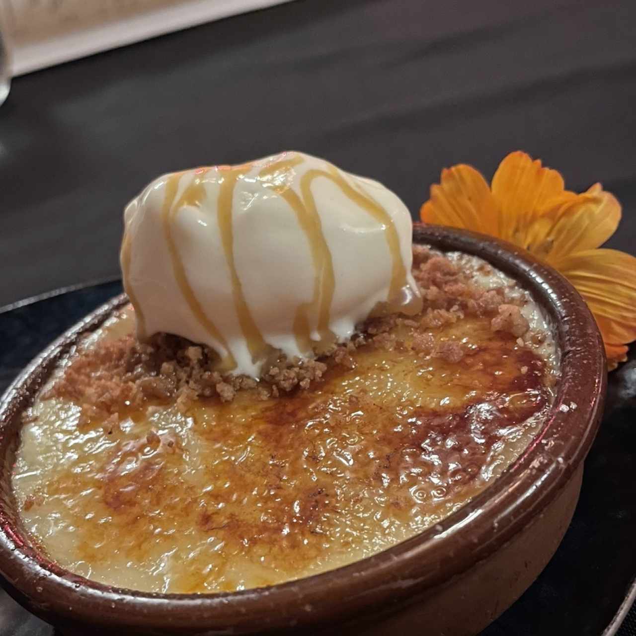 Crema Catalana con Citricos y Helado de chocolate blanco