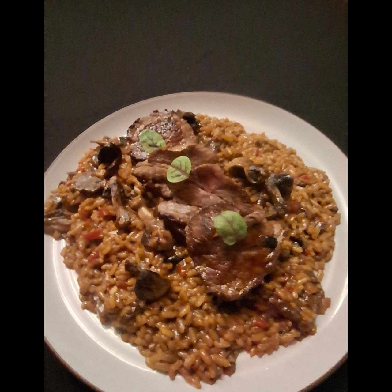 arroz meloso de hongos con filete de res