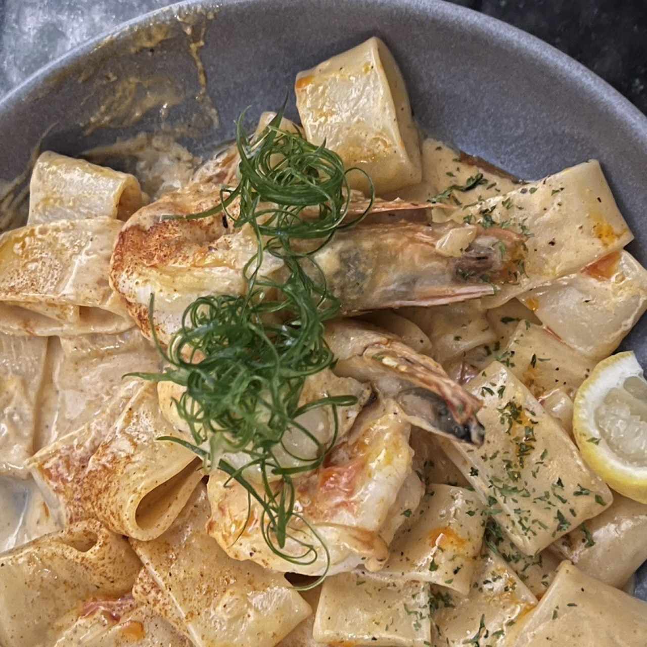 Calamarata con Langostinos a la Crema de Azafrán