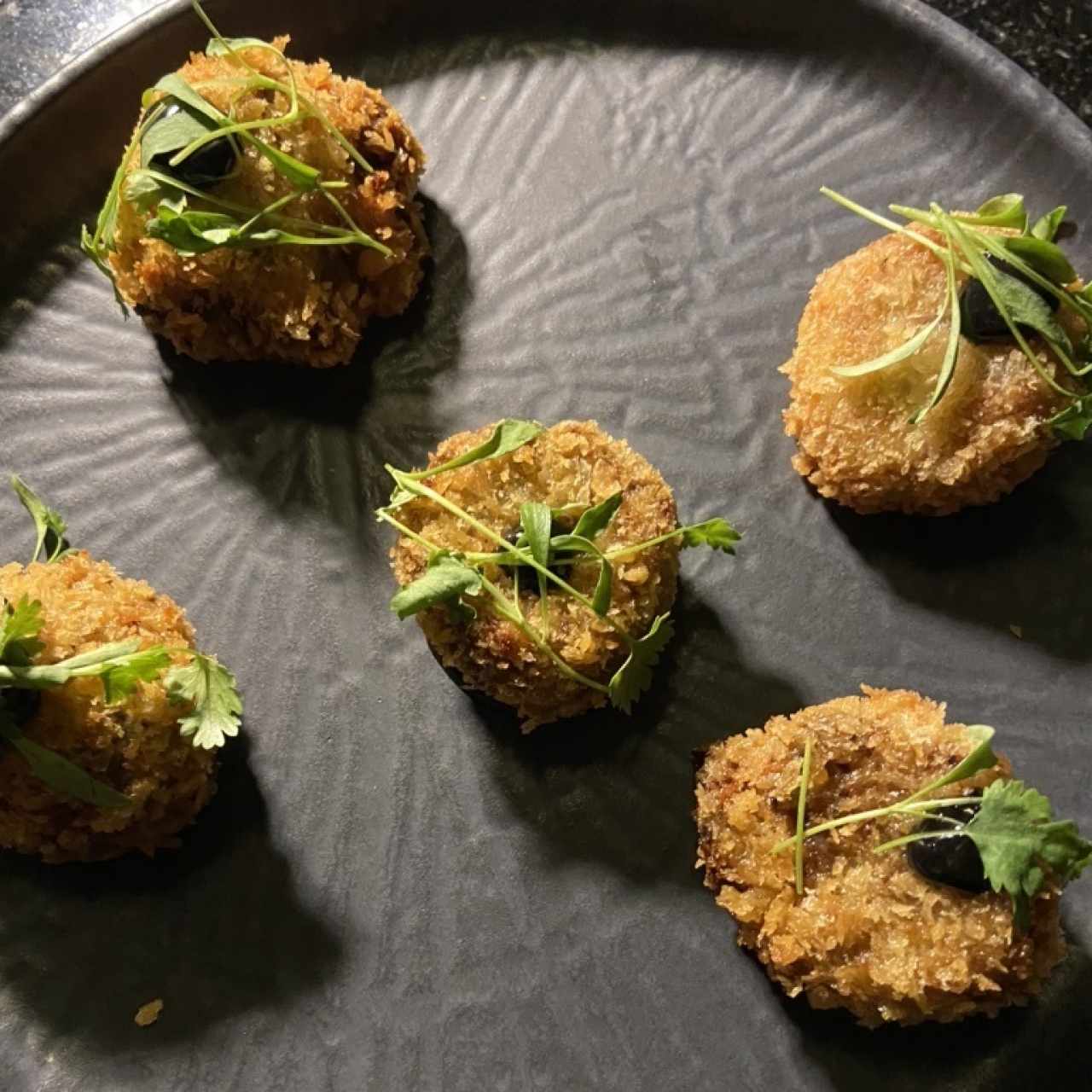 Croquetas de Calamares en su Tinta con Pulpo y Alioli Citrico