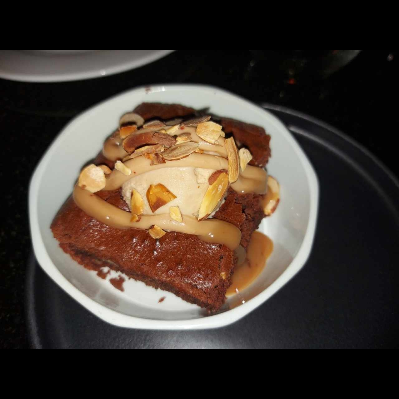 Brownie con helado