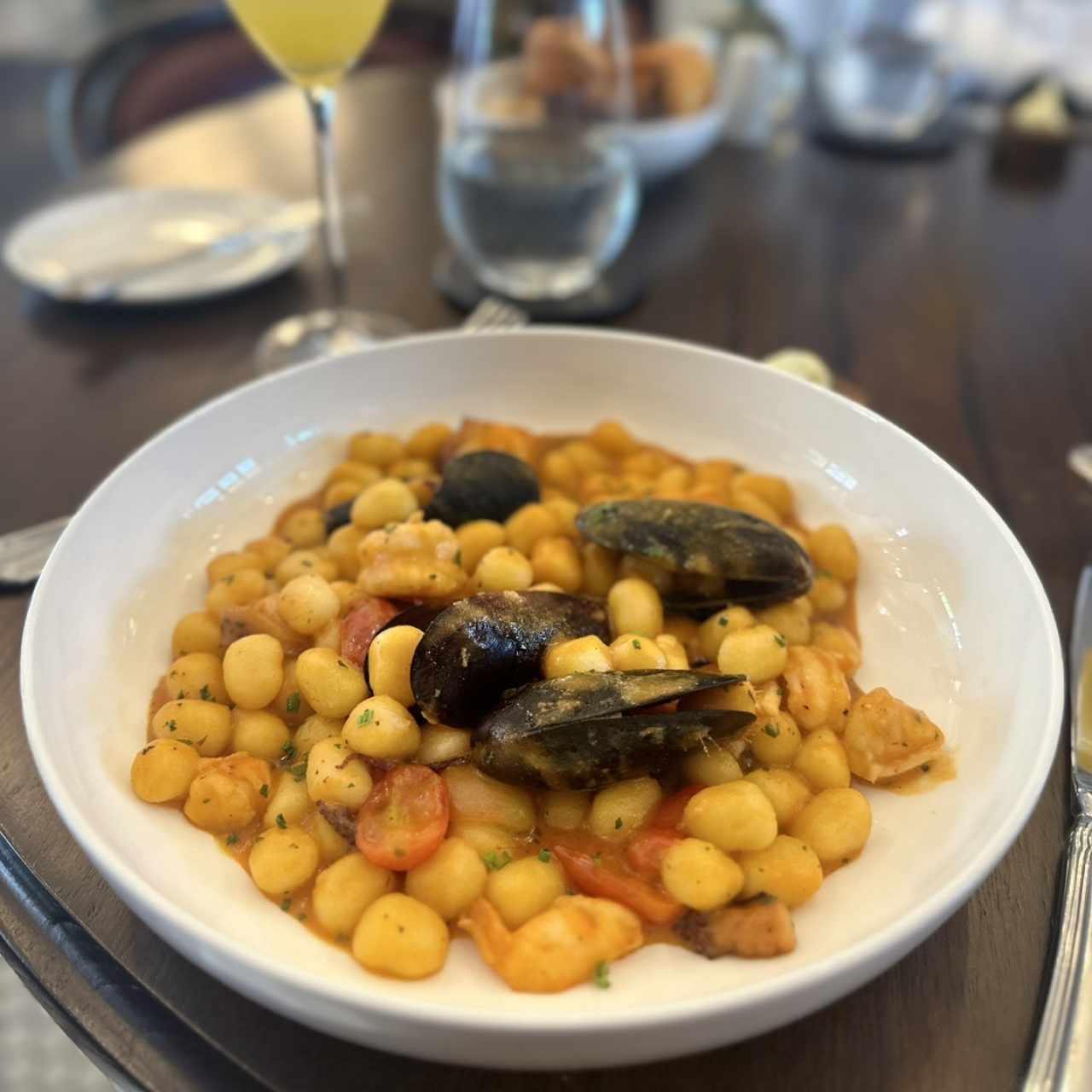 Gnocchi a la marinera con un toque cítrico 