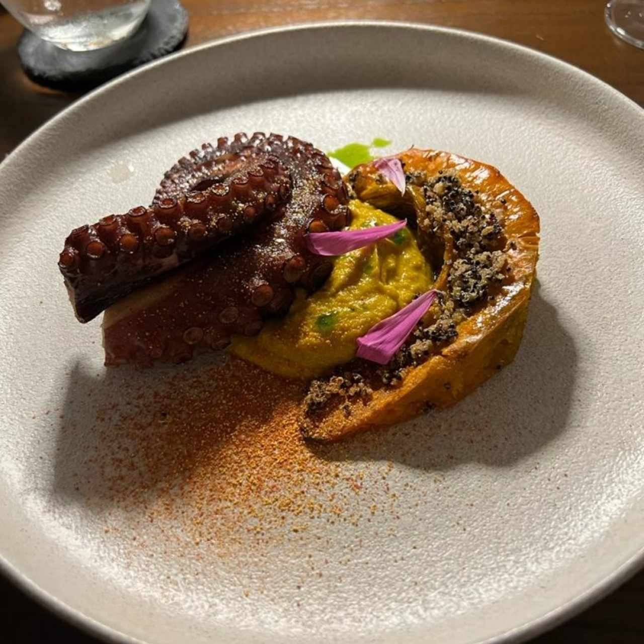 Pulpo a la plancha con calabaza y quinoa