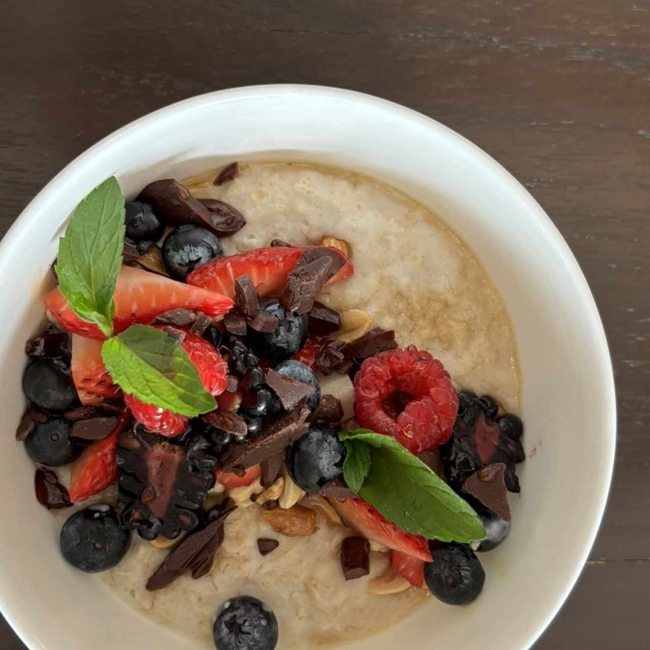 Avena,Frutos rojos,maní tostado,chocolate 70%