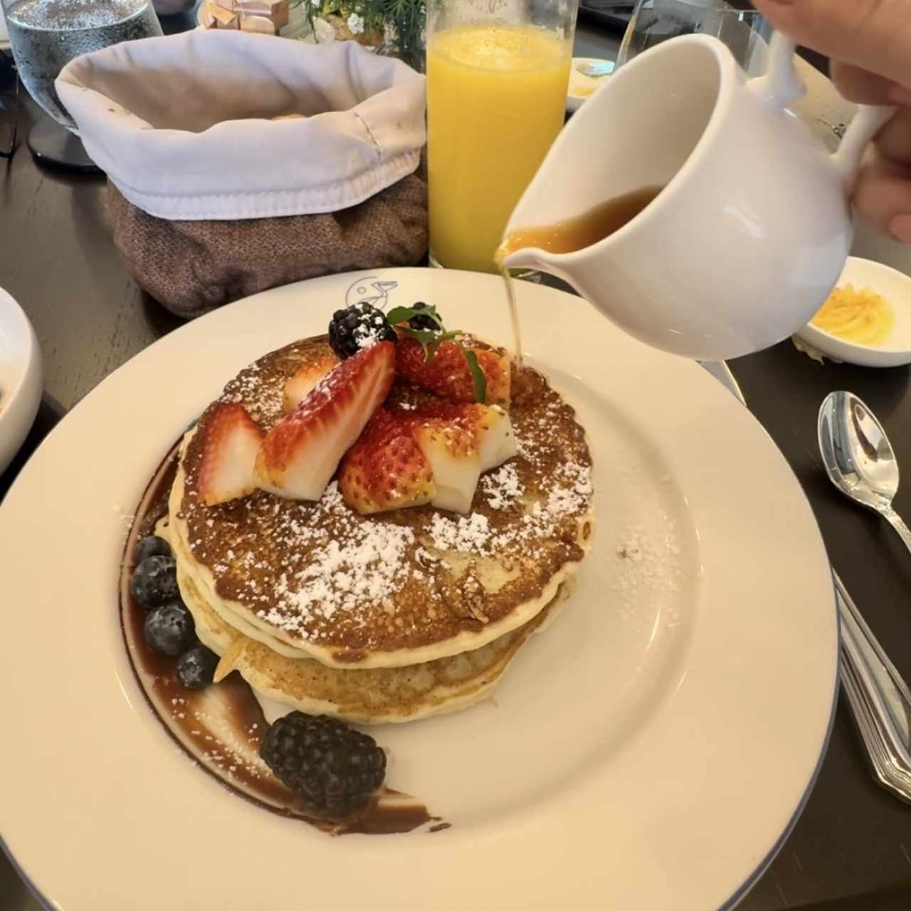 Pancakes de buttermilk,frutos rojos,sirope de maple