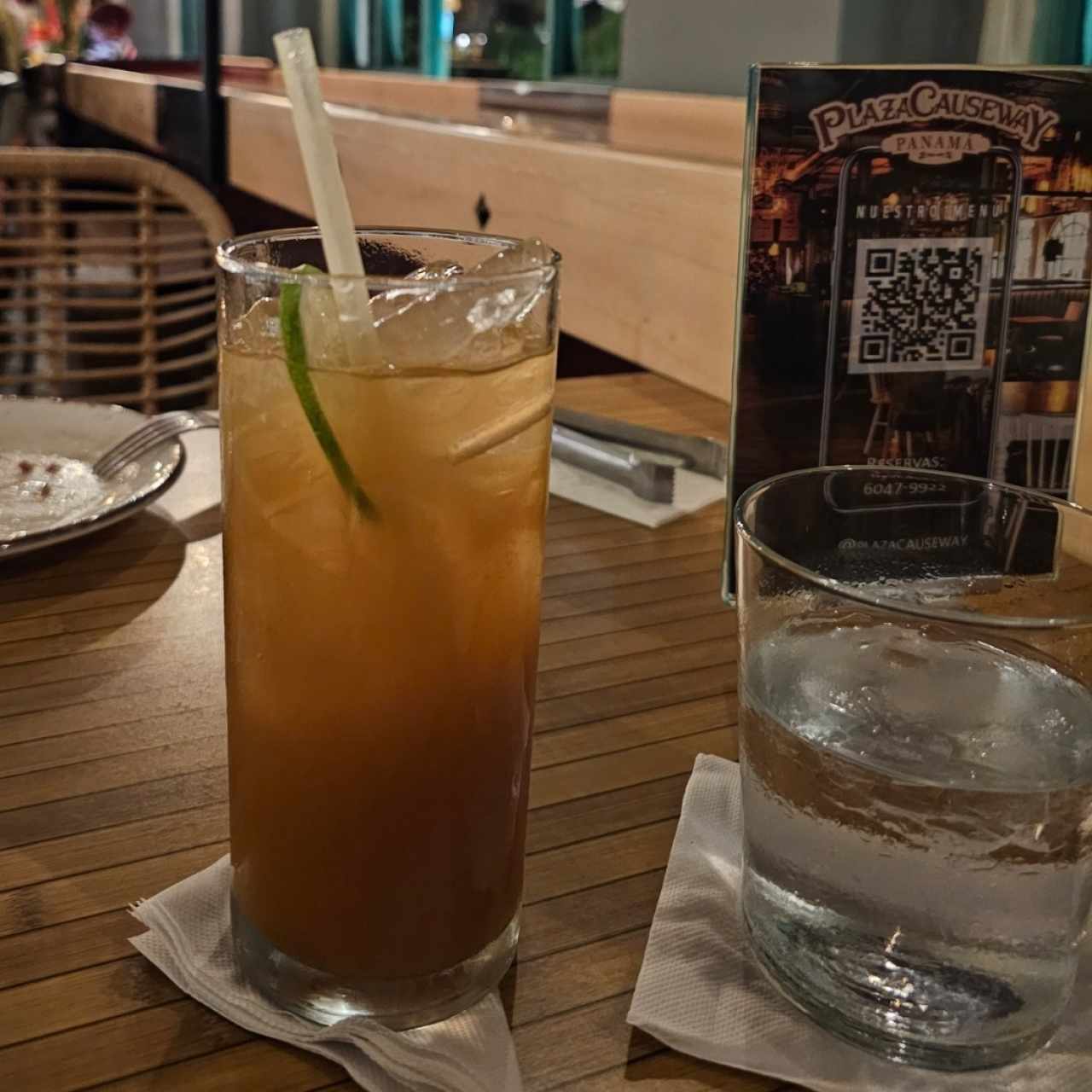 Bebida de Limón,  piña y raspadura.