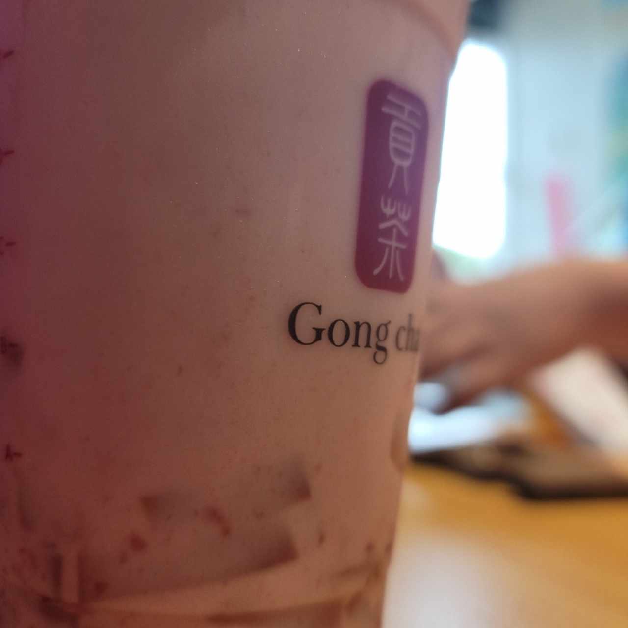 Strawberry Milk Tea con coco jelly