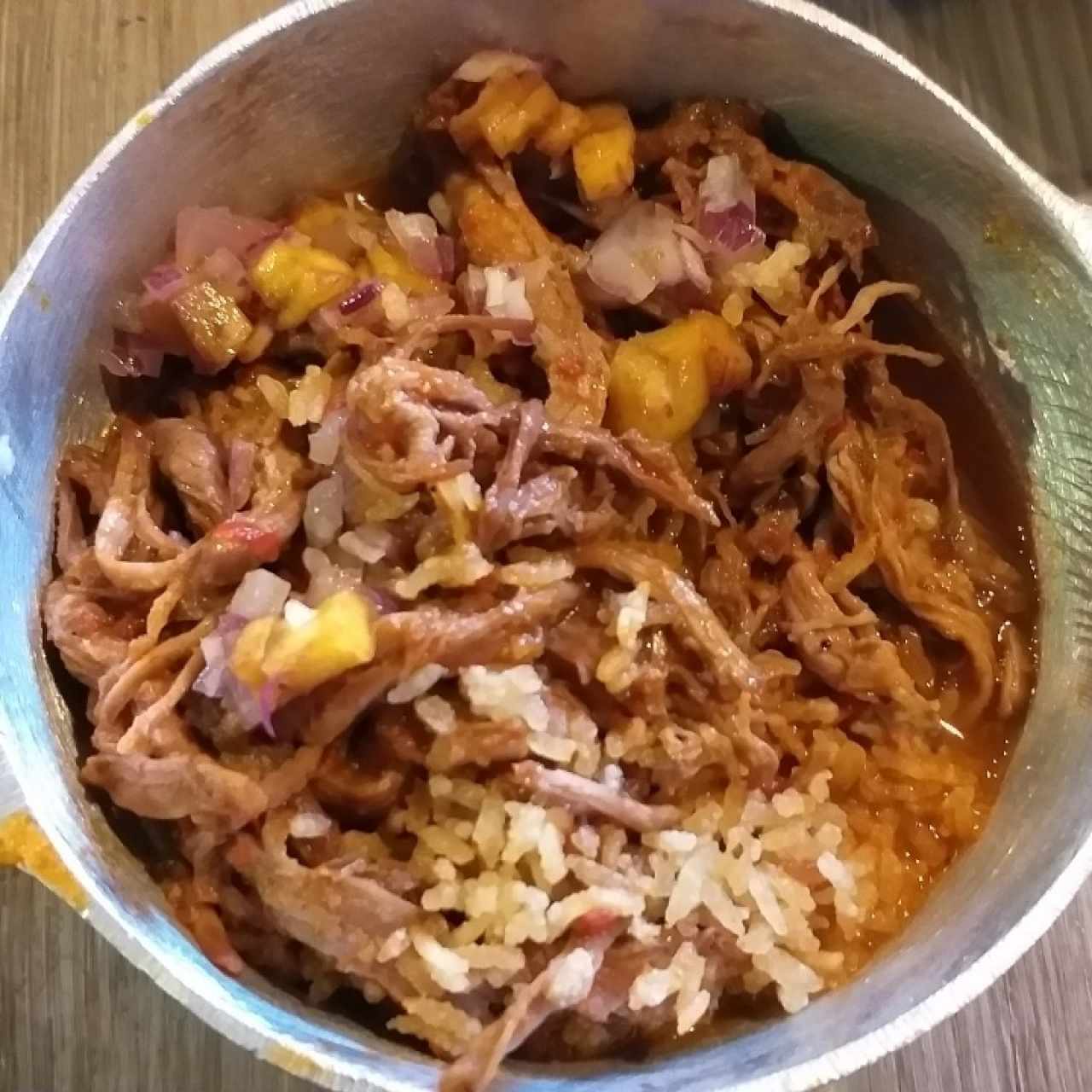 Ropa Vieja (Relish de plátano, concolon, sofrito) 