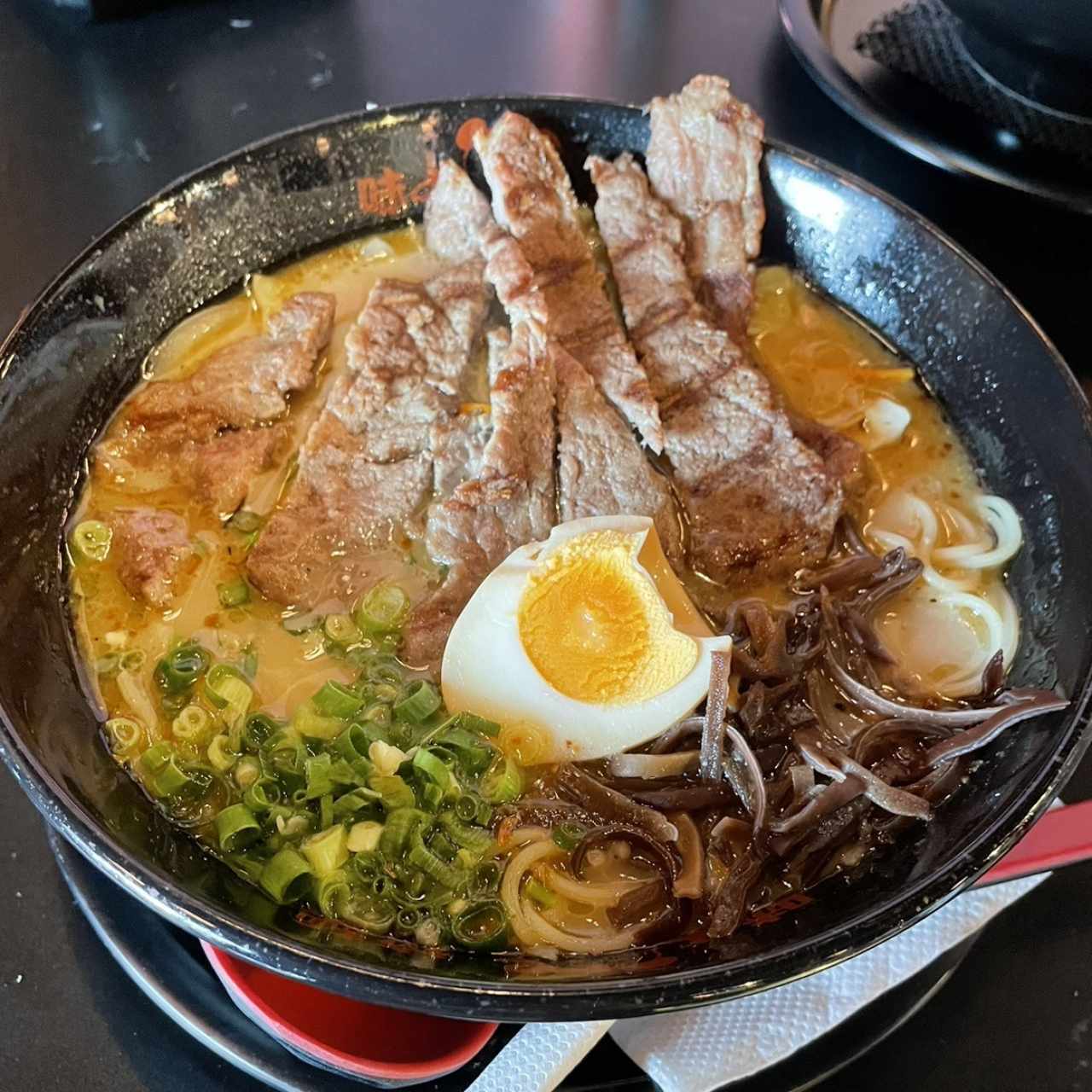 Ramen de carne a la brasa