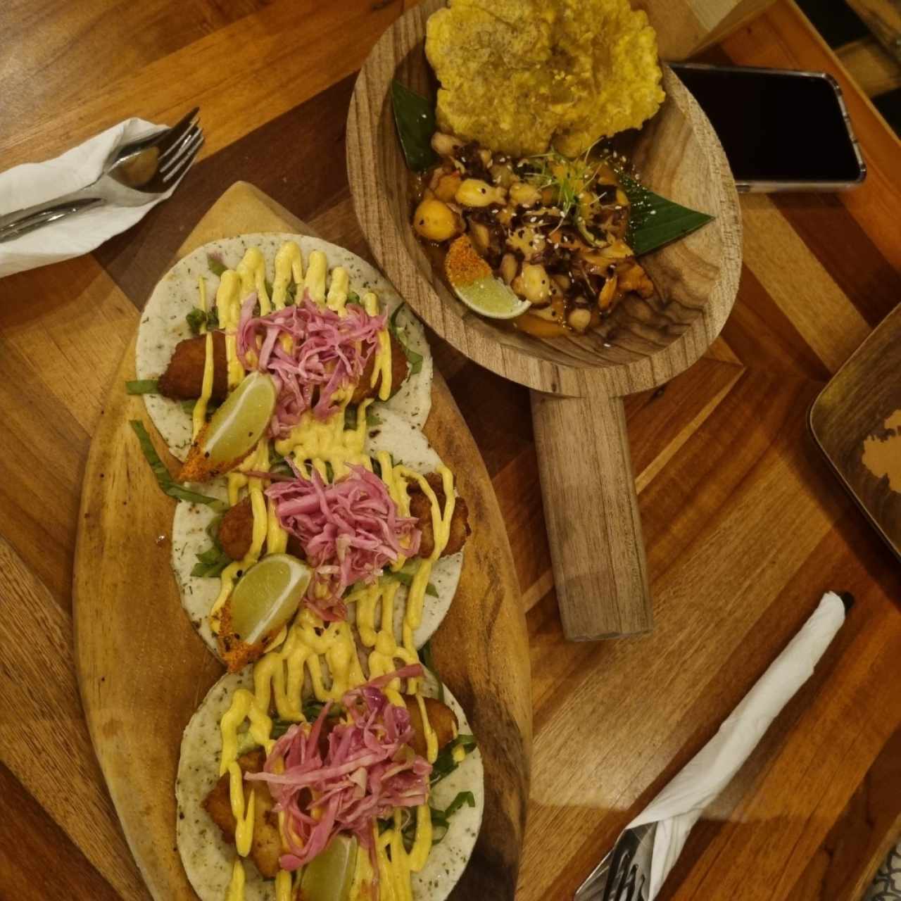 Deliciosos tacos de pescado y Pulpo Caribeño