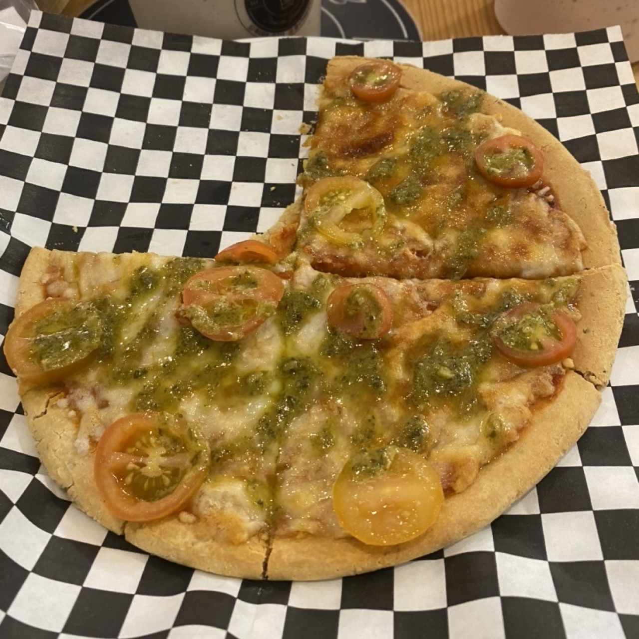 Pizza margarita pesto