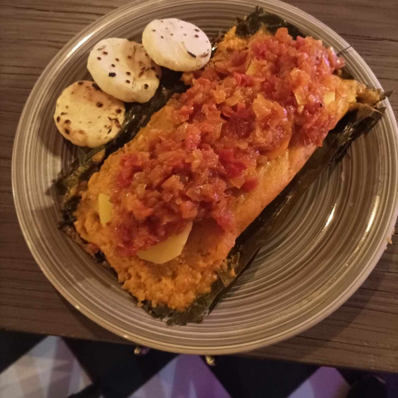 Tamal Valluno con arepita 