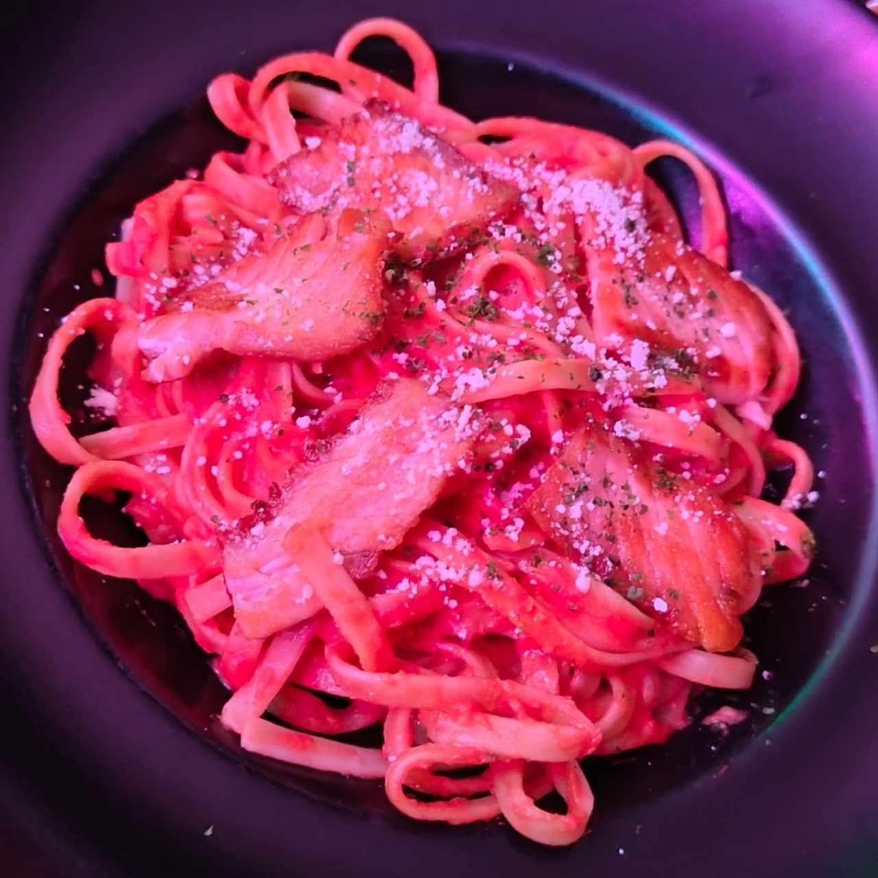 Pasta de salmón con salsa rosada