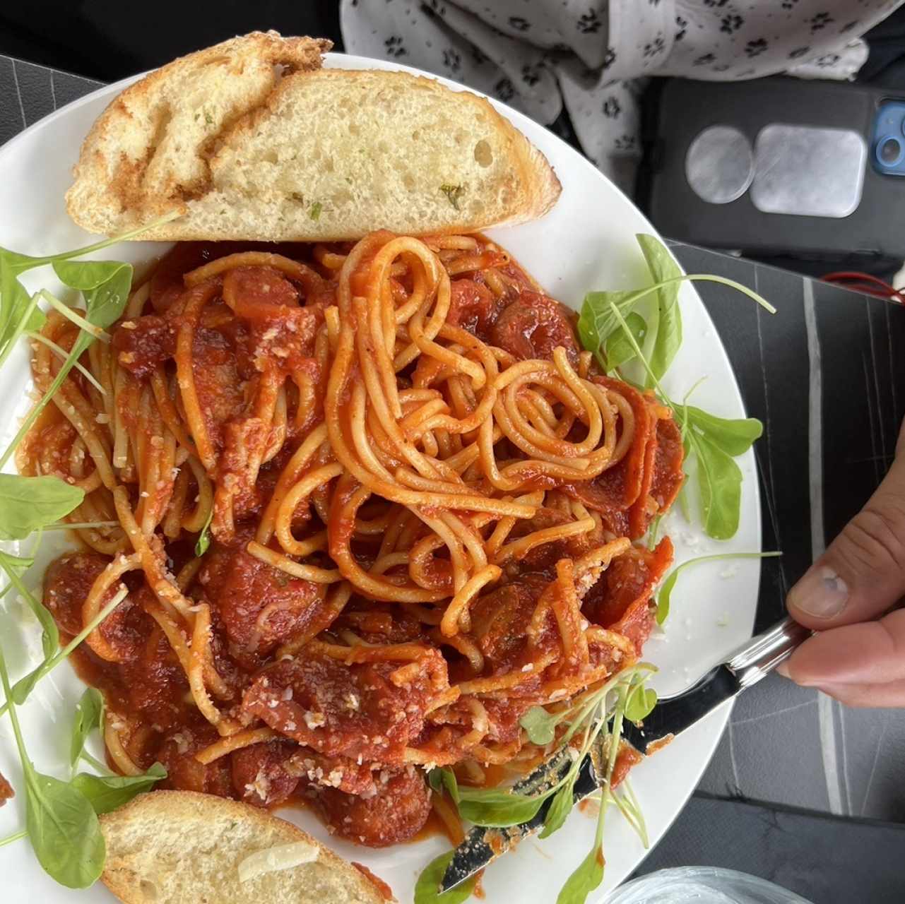 Pasta a lo panameño en salsa roja