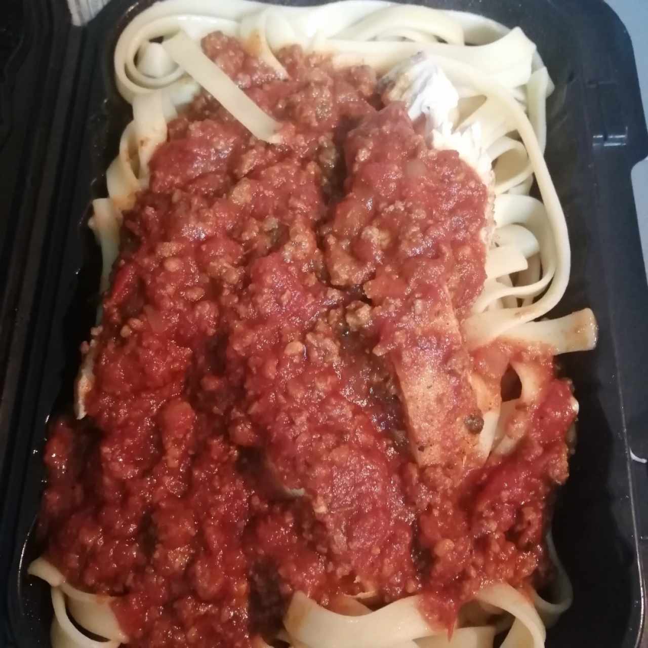  Fettuccine a la bologñesa 