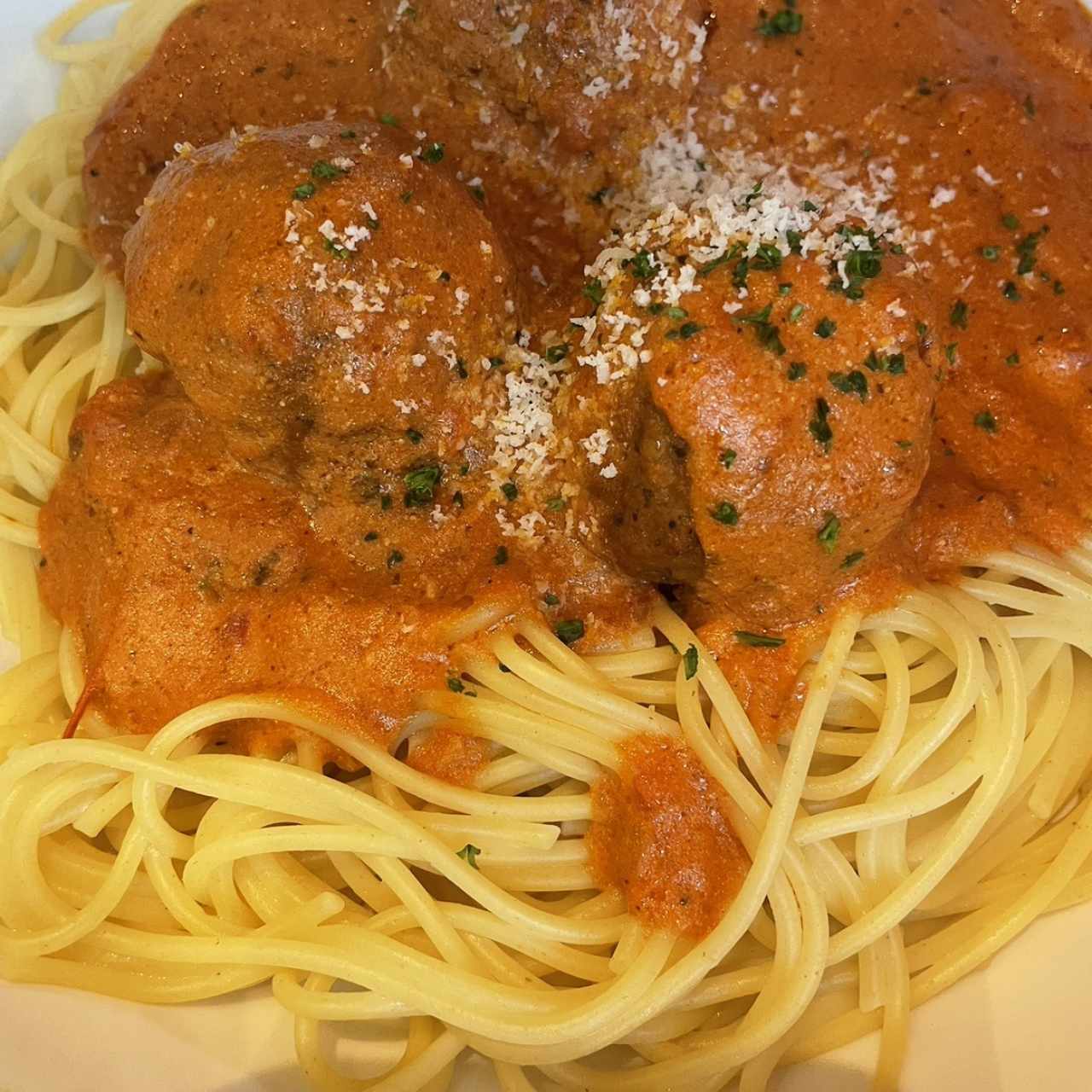 Classic Entreés - Spaguetti & Meatballs