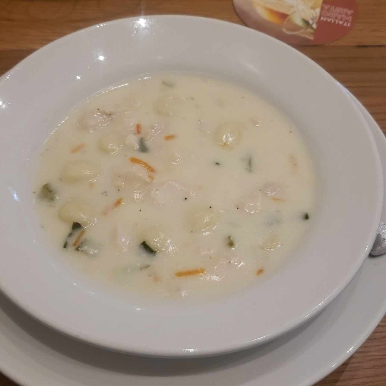 sopa de pollo y gnocchi