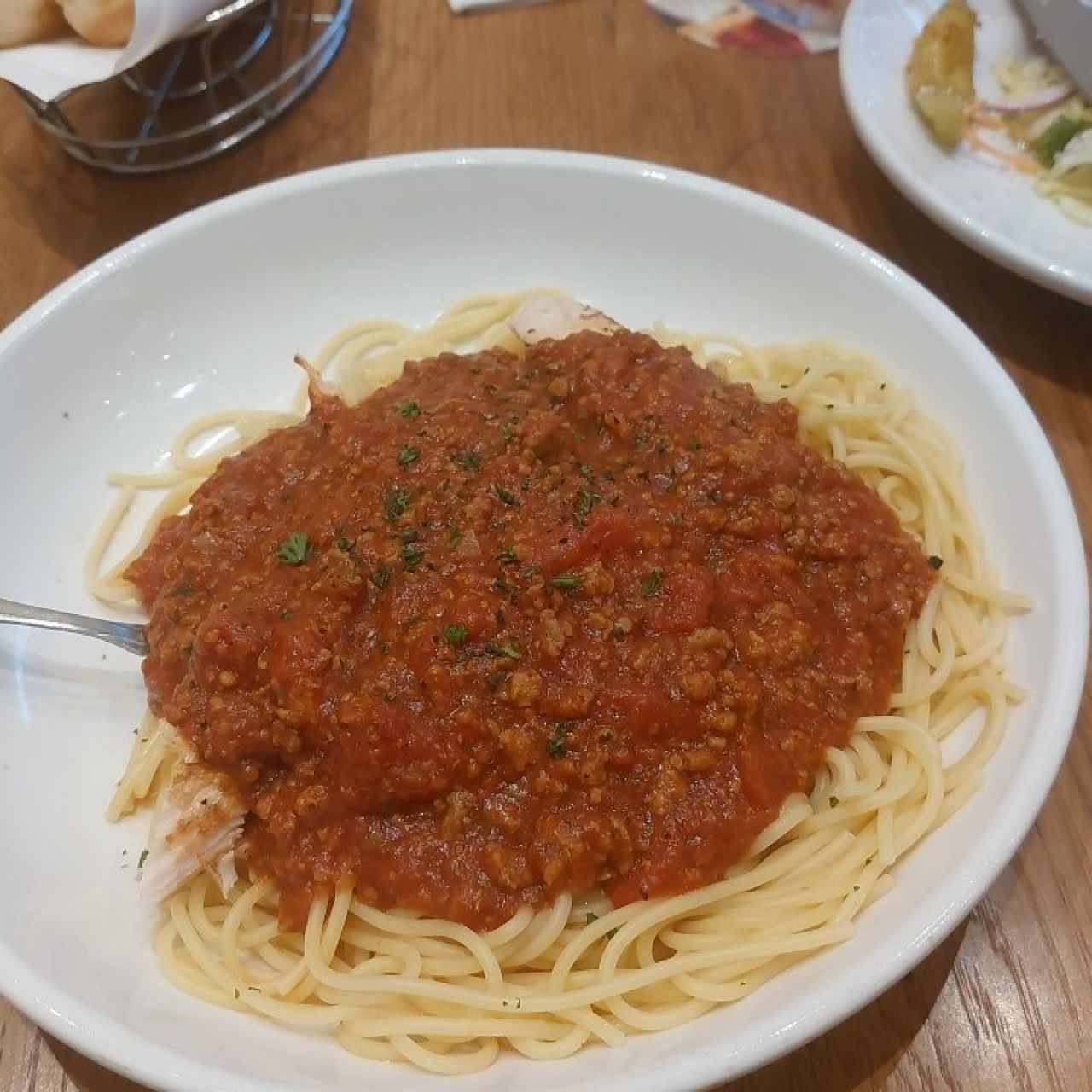 Spaguetti con Sala Boloñesa y Pollo a la Plancha