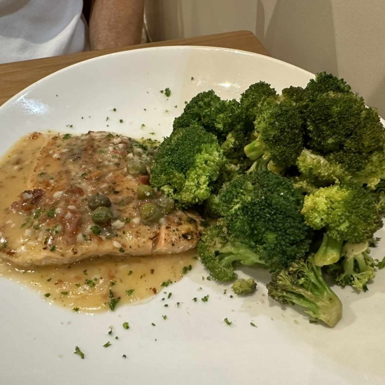 Classic Entreés - Salmon Piccata