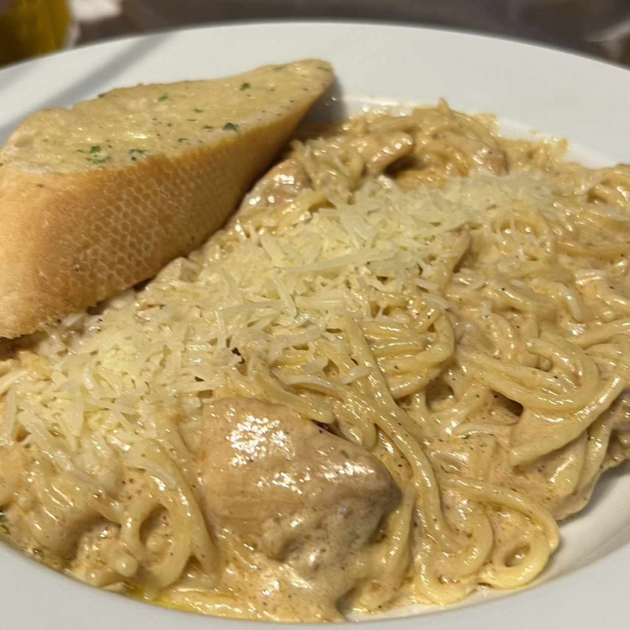 Pasta alfredo con pollo