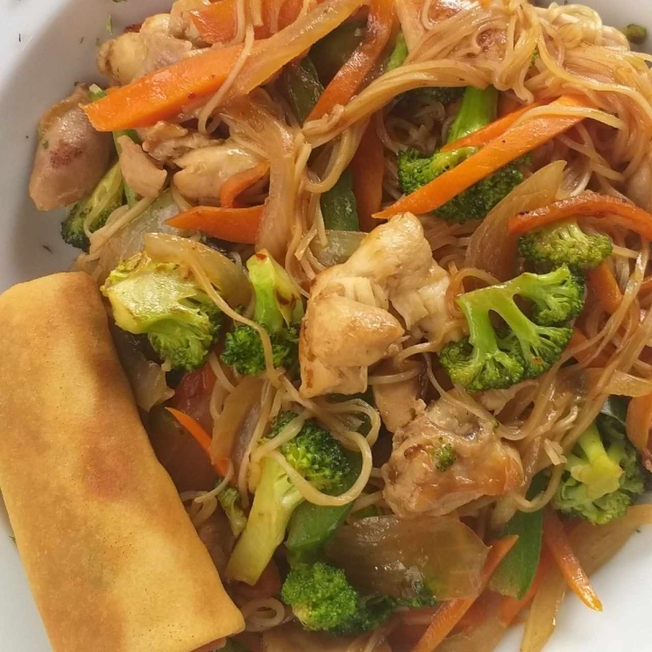 Chow mein de pollo