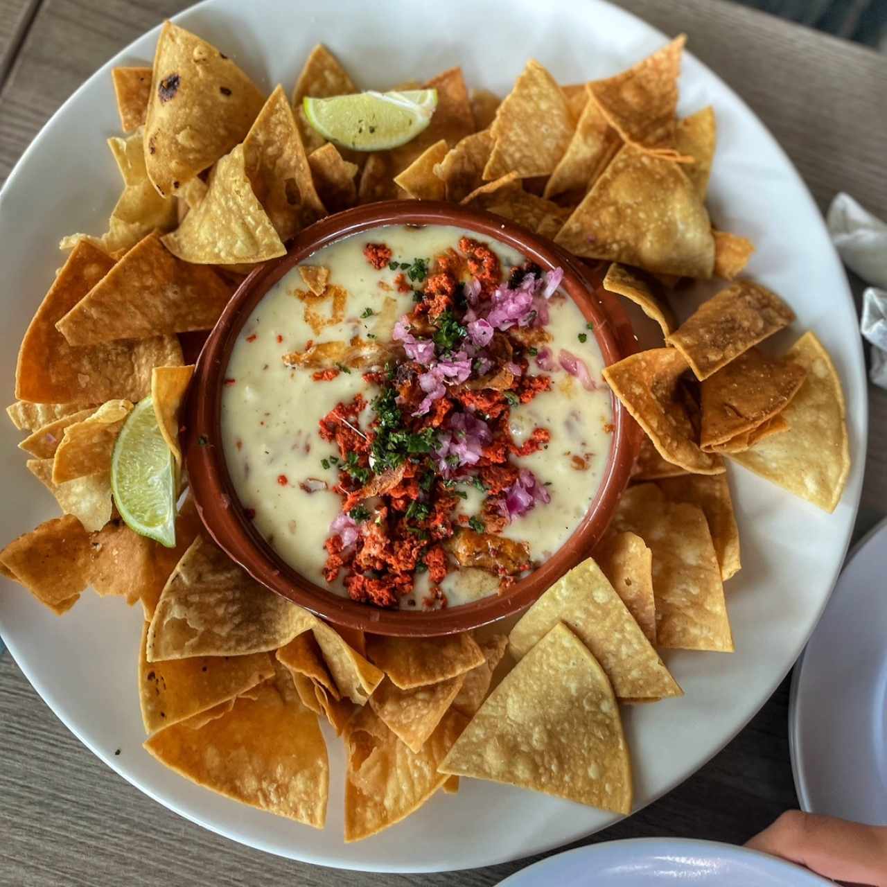 Queso fundido con chorizo