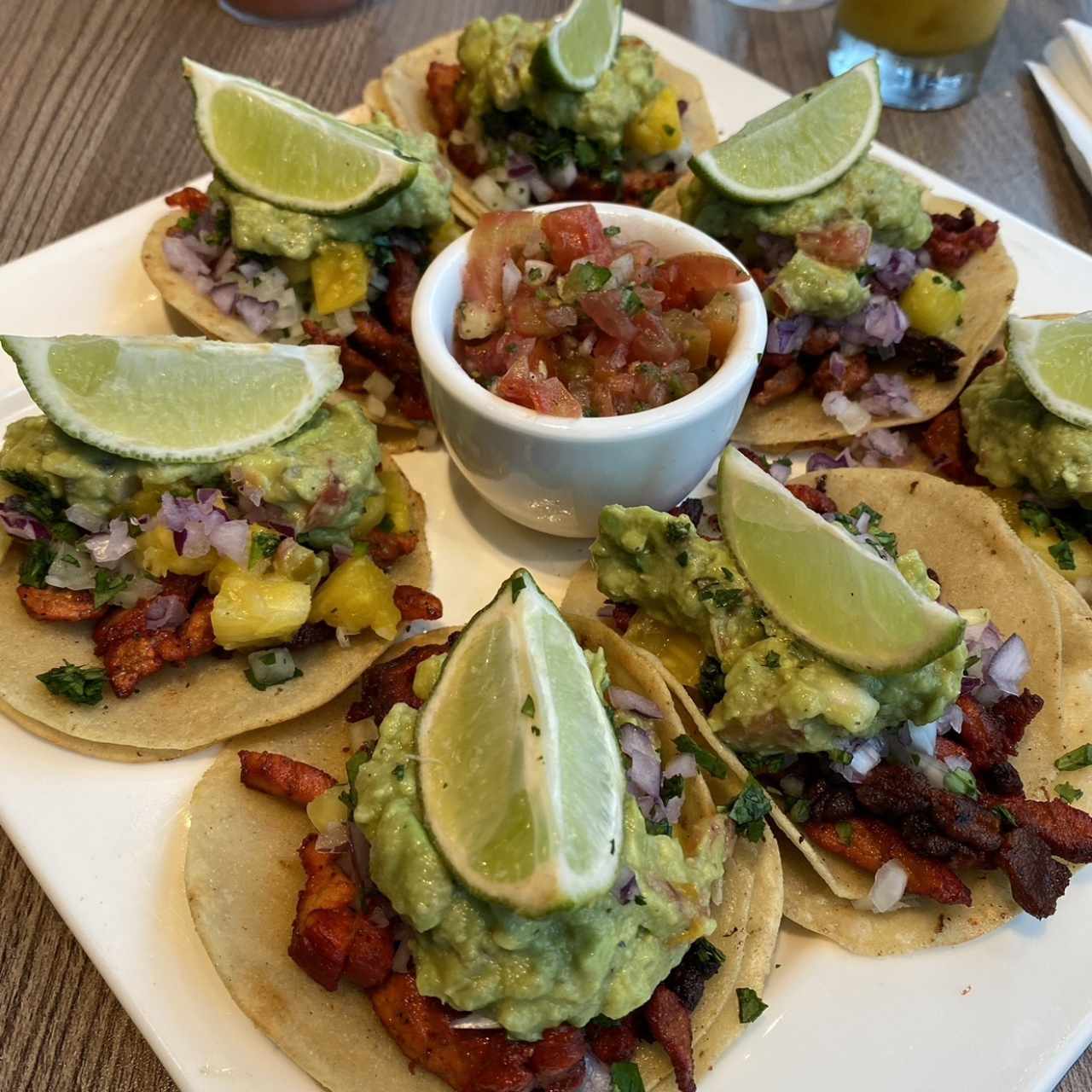 Bandeja de tacos al pastor 