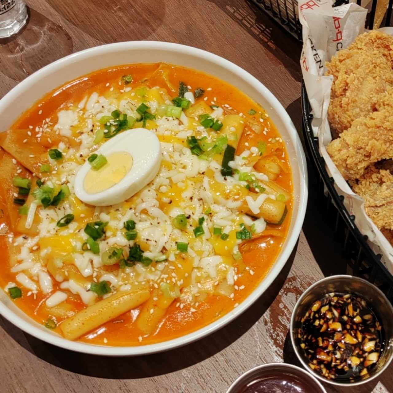 ROSÉ DDEOK-BOKKI